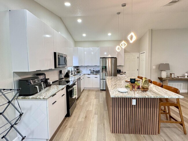 Building Photo - Stylish 3-Bedroom Home with Solar Panels, Modern Upgrades & Pet-Friendly