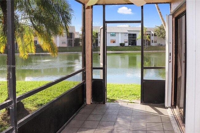 Foto del edificio - 1080 N Franklin Ave