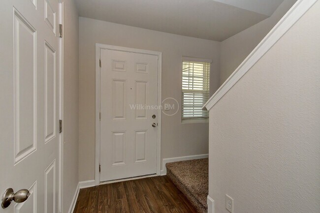 Foto del edificio - 4BD/2.5BTH Townhouse with Lawn Care Includ...