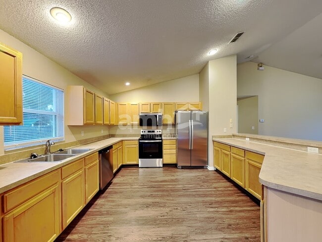 Building Photo - 1005 Sandhill St