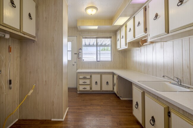 Foto del edificio - 25361 De Waide Ave