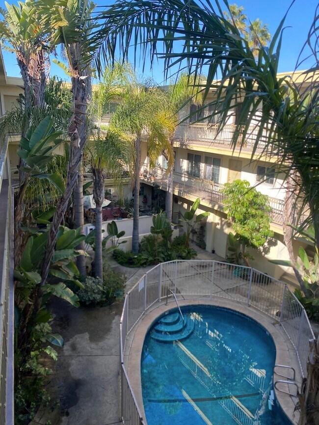 Foto del edificio - 8170 Redlands St