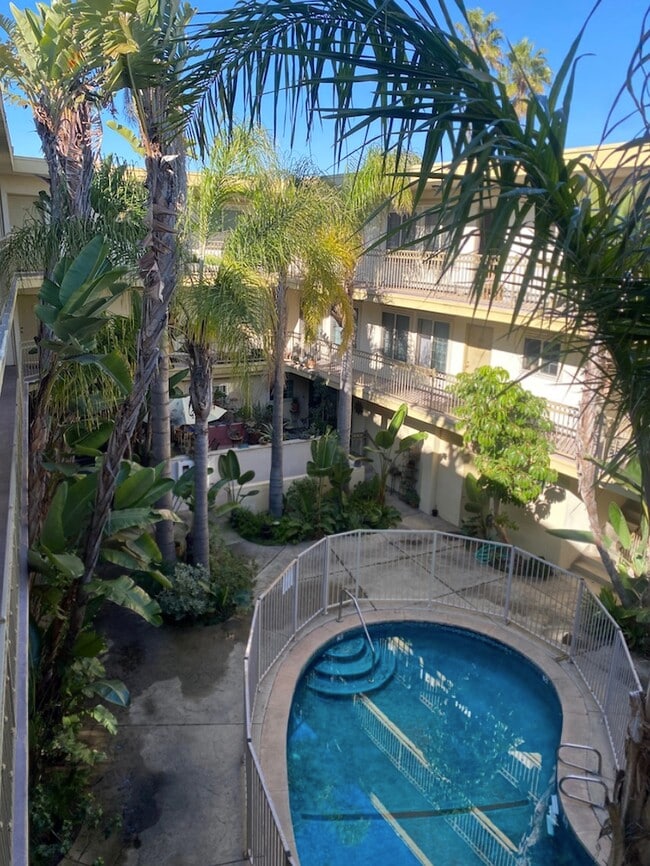 8170 Redlands St Unit 201, Playa Del Rey, CA 90293 Apartments in