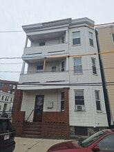 Building Photo - 241 Walnut St