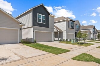 Building Photo - 3915 Deledda Dr