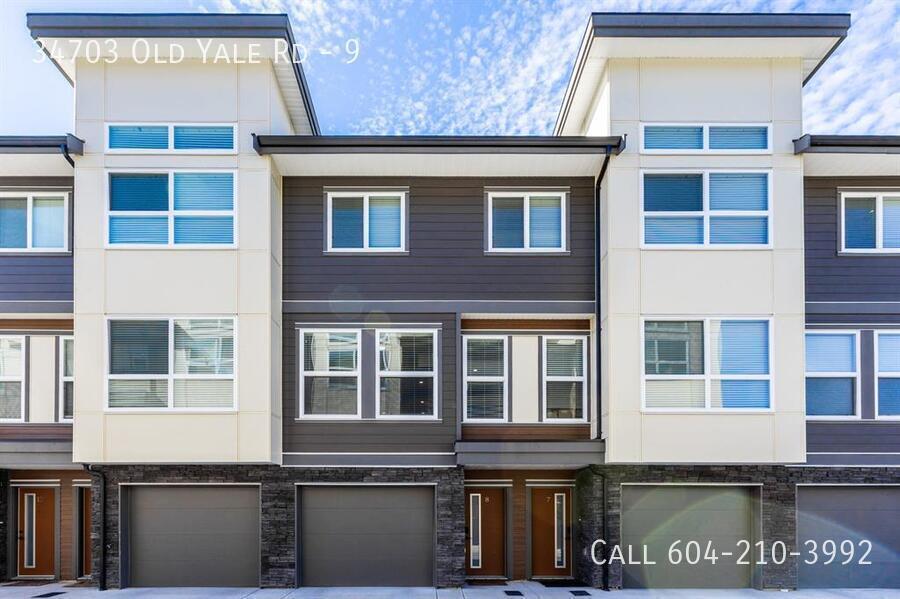 Primary Photo - Townhouse Near Rec Centre