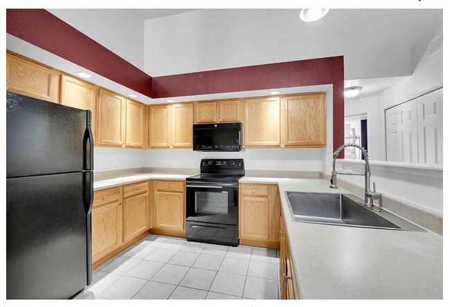 Building Photo - 18721 E Water Dr