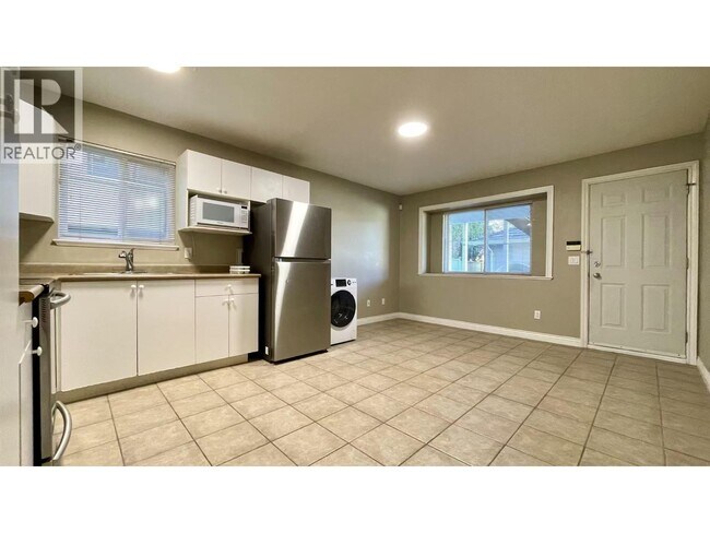 Photo du bâtiment - Ground Floor-80xx 17TH AVENUE