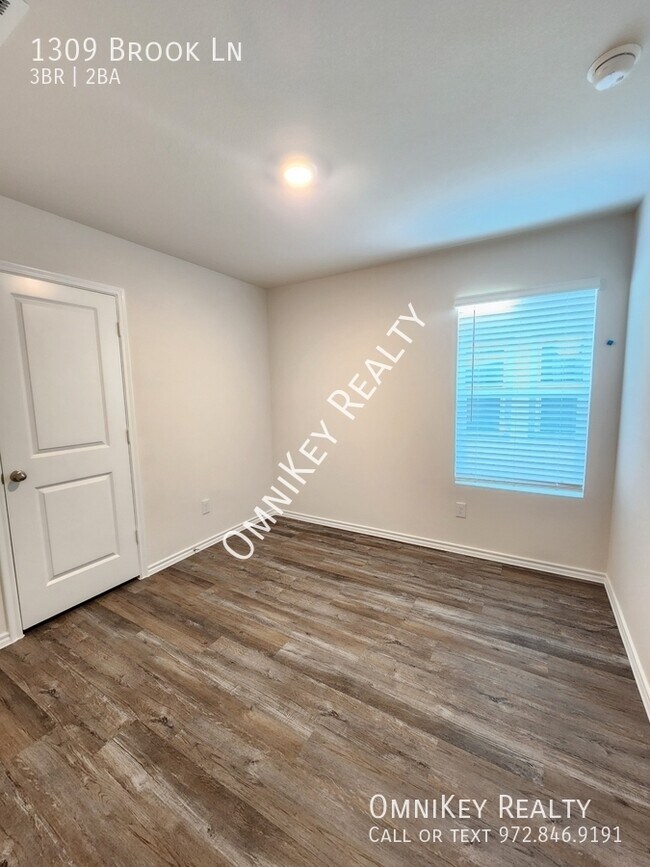 Foto del edificio - 1309 Brook Ln