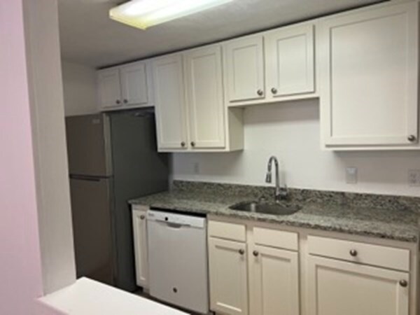 Primary Photo - 270 Quarry St