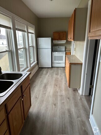 Building Photo - 47 E Cherry St