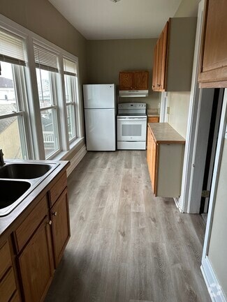 Building Photo - 47 E Cherry St