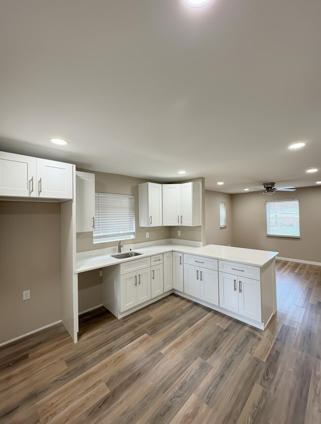 Building Photo - 5125 Highview Dr