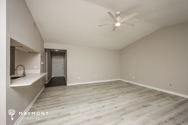 Building Photo - 2114 High Bluff Dr