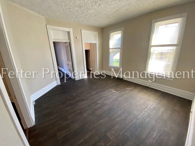 Building Photo - 1266