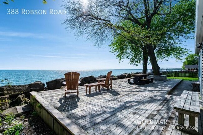 Building Photo - Stunning Short term rental on the water wi...