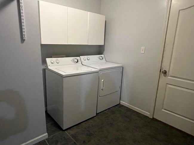 Building Photo - 3806 Snow Leopard Dr