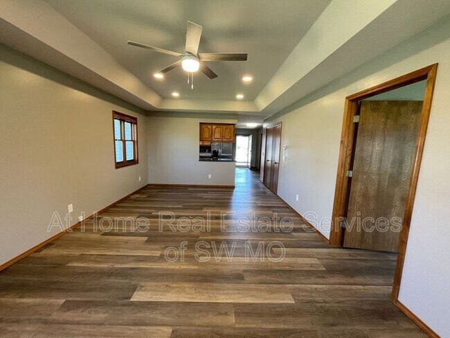 Building Photo - 401 S West Ave