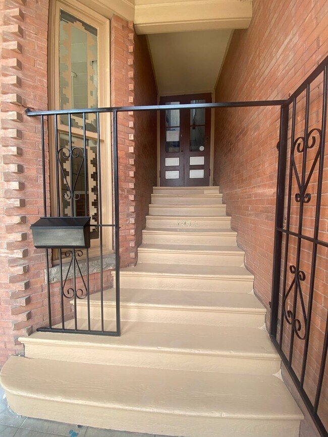 Foto del edificio - Main Street Upstairs Apartment in Aztec