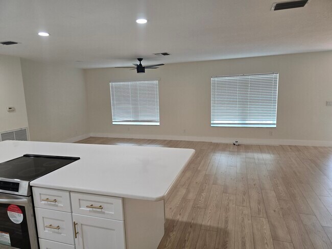 Building Photo - 401 N Bryan Cir