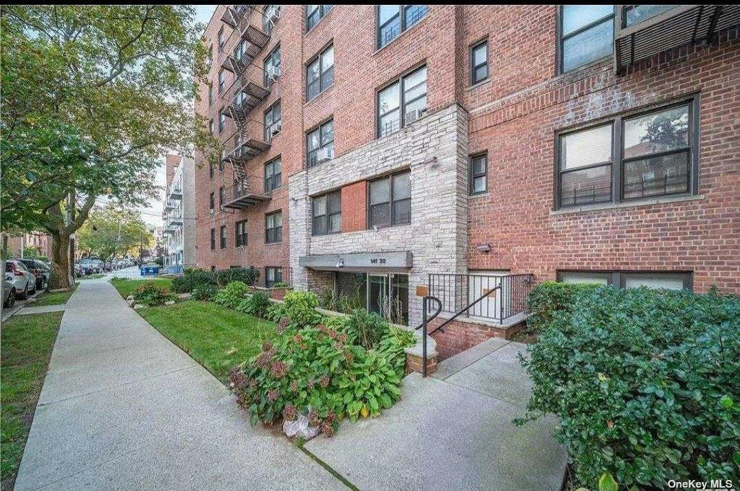 Foto principal - 141-30 84th Rd