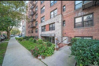 Building Photo - 141-30 84th Rd