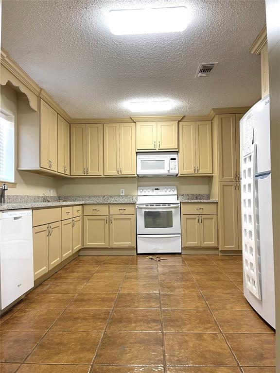 Building Photo - 825 Clubside Dr
