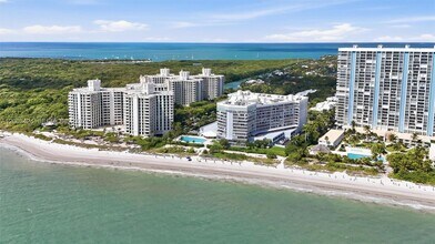 Building Photo - 600 Grapetree Dr