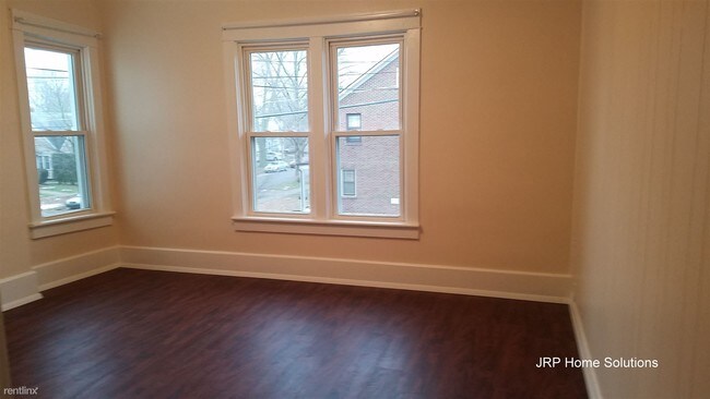 Foto del edificio - 2 br, 1 bath Triplex - 736 1/2 Carlton Blv...