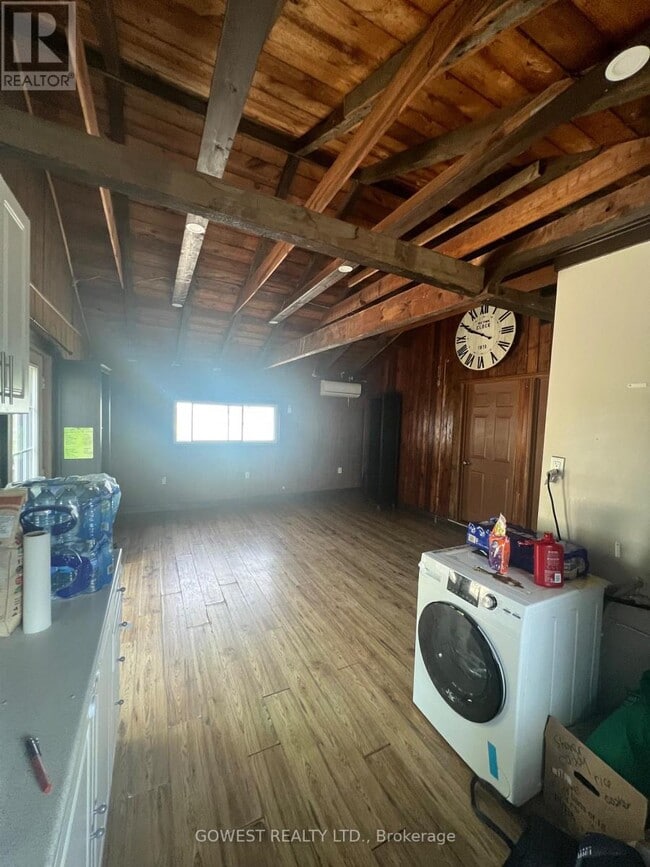 Photo du bâtiment - 11923 Britannia Rd