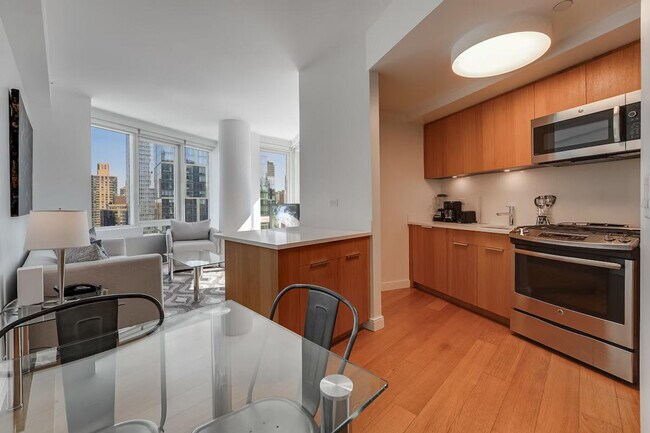 Building Photo - 625W W 57th St