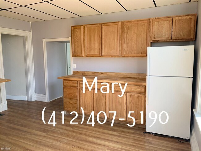 Building Photo - 1 br, 1 bath Triplex - 1610 Davis Avenue 2