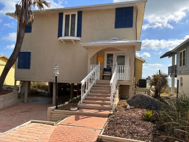 Building Photo - Oceanfront Furnished Vacation home 4 bedro...