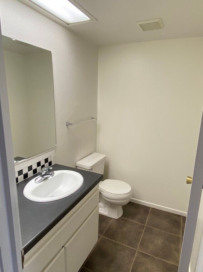 Foto del edificio - 533 W Ward Ave