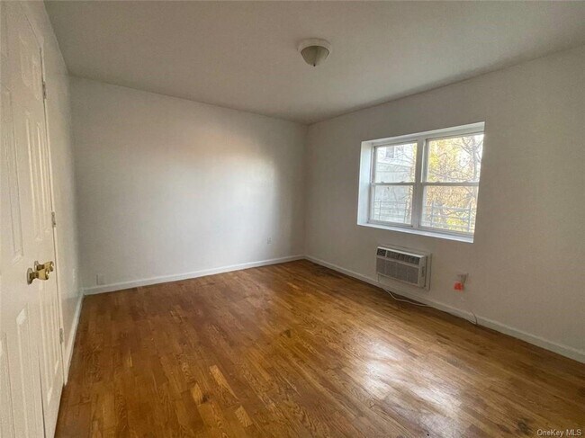 Foto del edificio - 1751 Undercliff Ave