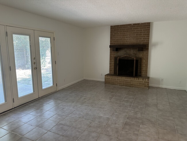 Building Photo - 2701 Sweeney Ln