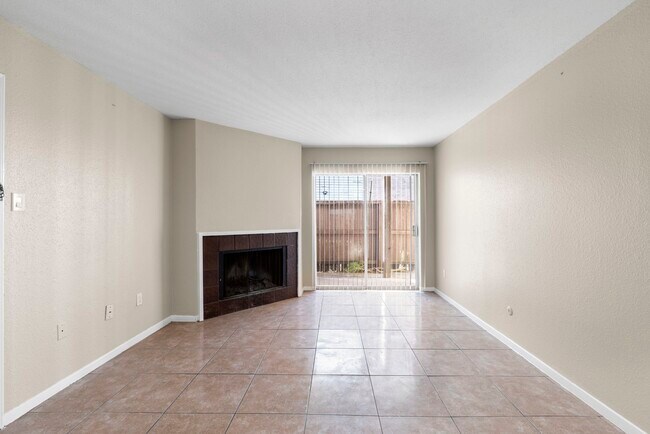 Foto del edificio - 9350 Country Creek St