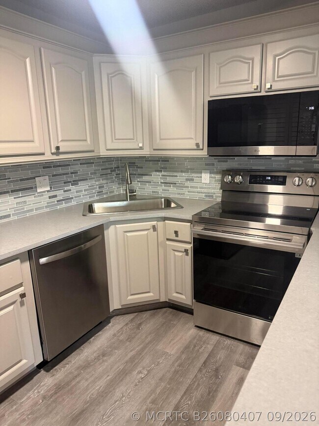 Building Photo - 302 Knotty Pine Cir