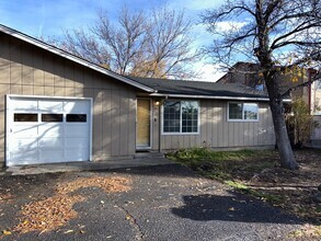 Building Photo - 1817 SW Deschutes Ave