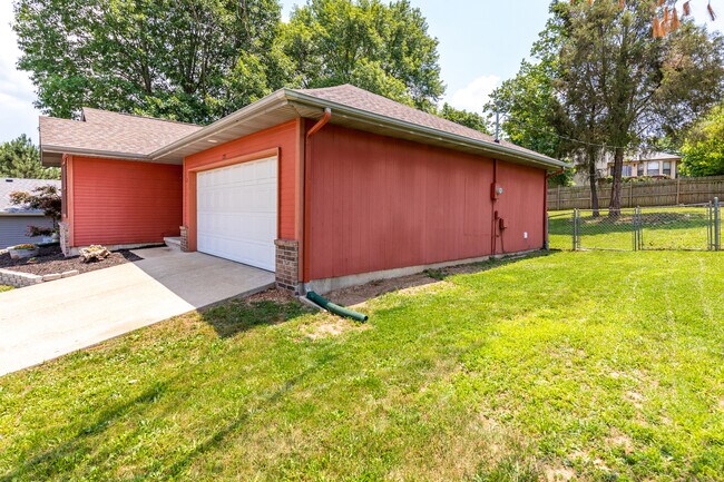 Building Photo - 135 Hillside Ct