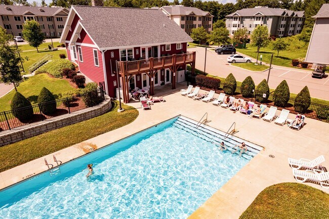 Building Photo - Village at Autumn Pond II:  One Bedroom plus Den with Balcony