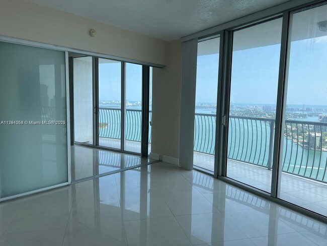 Building Photo - 1750 N Bayshore Dr
