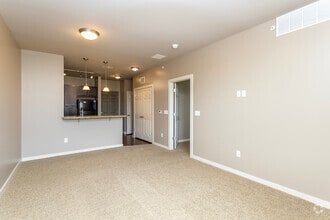 1BR, 1BA - Goldenrod 2 - Shadow Lake Square