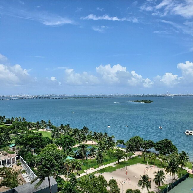 Foto del edificio - 1750 N Bayshore Dr