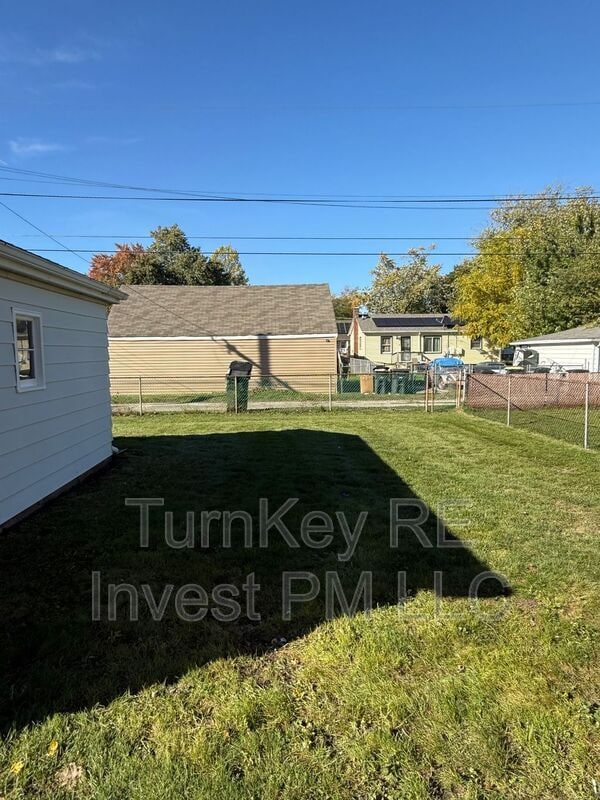 Building Photo - 17842 Park Ave