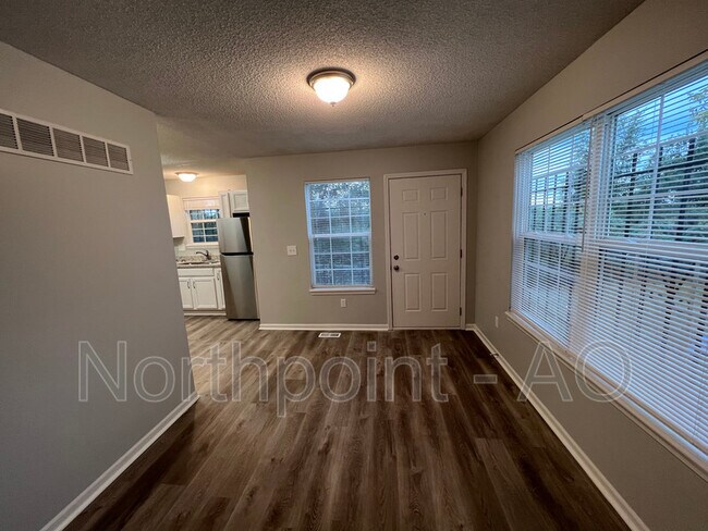 Foto del edificio - 4217 Woodland Ave