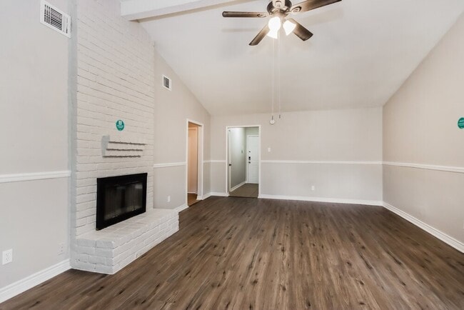 Foto del edificio - 4931 Fitzwater Dr