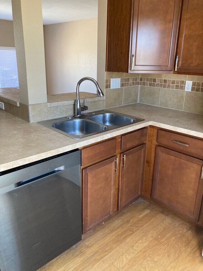 Foto del edificio - 1083 Hooker St