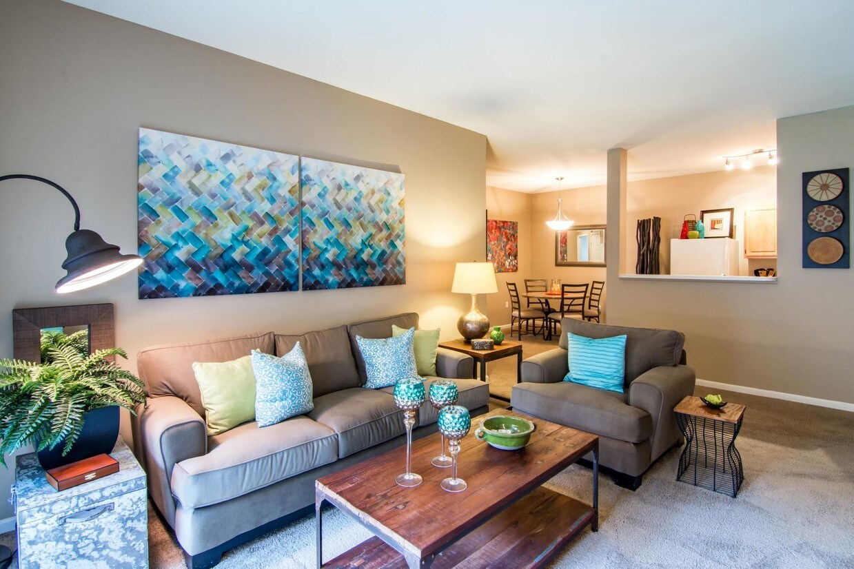 Estancia At City Center Apartments in Lenexa, KS