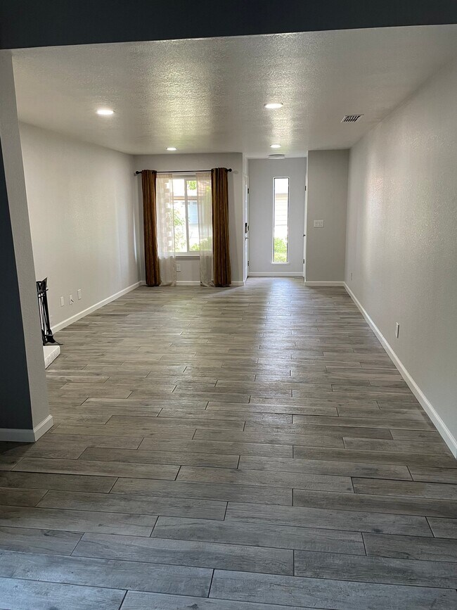 Foto del edificio - 8775 Brigham Way